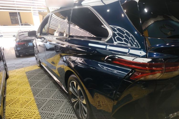 Used Toyota Granvia 2022 2.5L Hybrid Prestige Edition Left Side