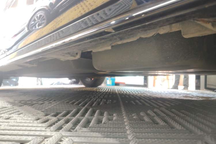 Used Toyota Granvia 2022 2.5L Hybrid Prestige Edition Left Side Sill