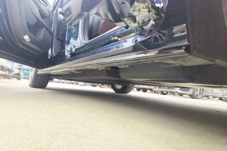 Used Toyota Granvia 2022 2.5L Hybrid Flagship Edition Left Side Sill