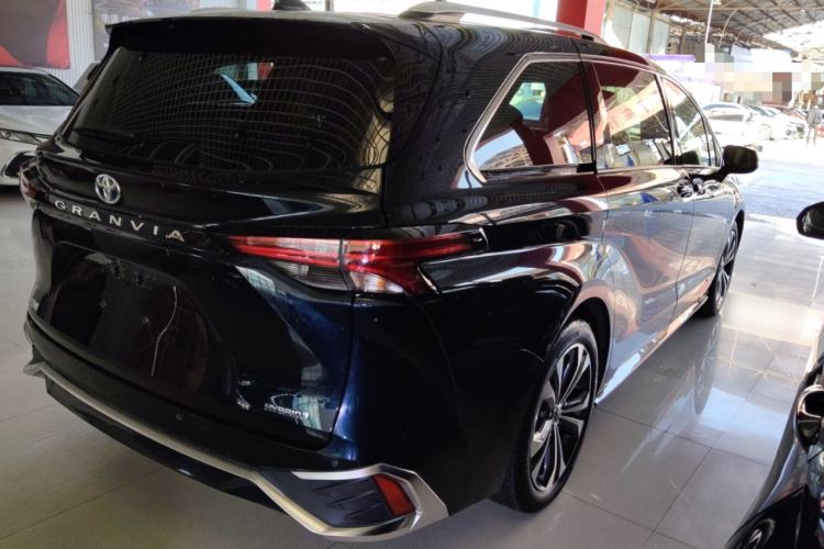 Used Toyota Granvia 2022 2.5L Hybrid Flagship Edition Rear Right 45 Deg