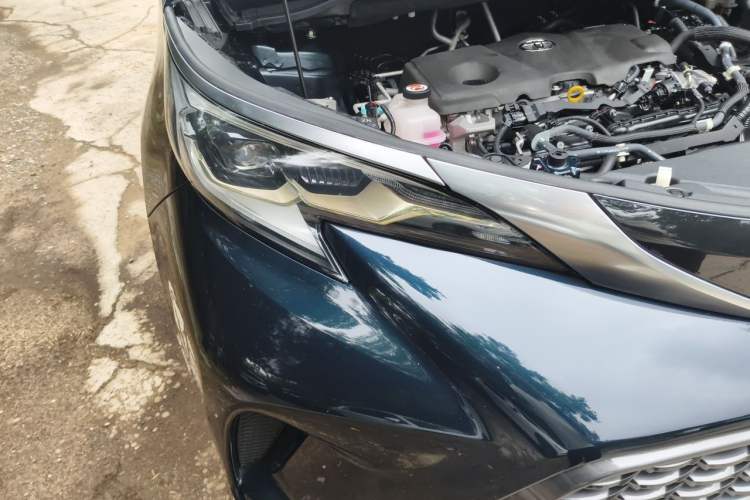 Used Toyota Granvia 2022 2.5L Hybrid Premium Edition Right Front Headlight