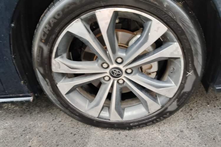 Used Toyota Granvia 2022 2.5L Hybrid Flagship Edition Right Front Wheel Hub