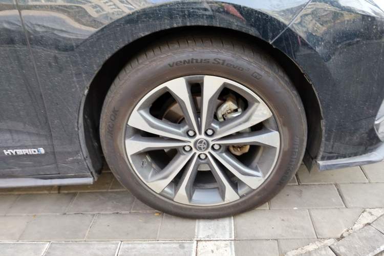 Used Toyota Granvia 2022 2.5L Hybrid Prestige Edition Right Front Wheel Hub