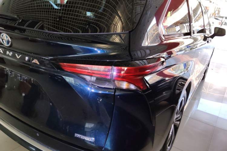 Used Toyota Granvia 2022 2.5L Hybrid Flagship Edition Right Rear Taillight