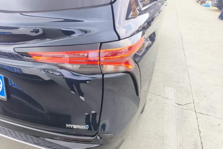 Used Toyota Granvia 2022 2.5L Hybrid Flagship Edition Right Rear Taillight