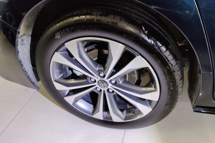 Used Toyota Granvia 2022 2.5L Hybrid Flagship Edition Right Rear Wheel Hub