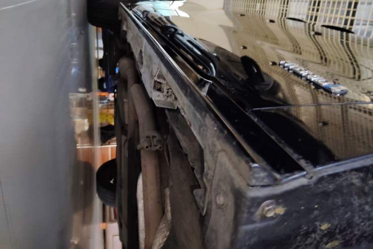 Used Toyota Granvia 2022 2.5L Hybrid Flagship Edition Right Side Sill