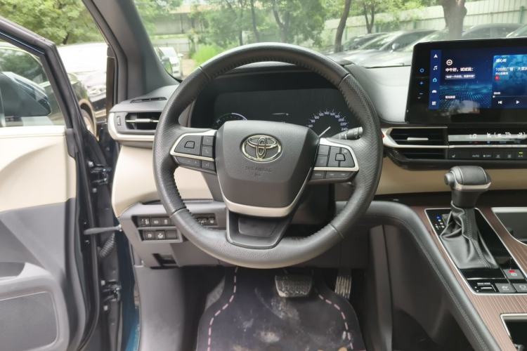 Used Toyota Granvia 2022 2.5L Hybrid Premium Edition Steering Wheel