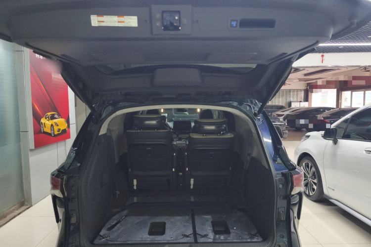 Used Toyota Granvia 2022 2.5L Hybrid Premium Edition Trunk