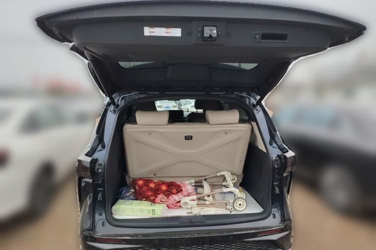 Used Toyota Granvia 2022 2.5L Hybrid Prestige Edition Trunk