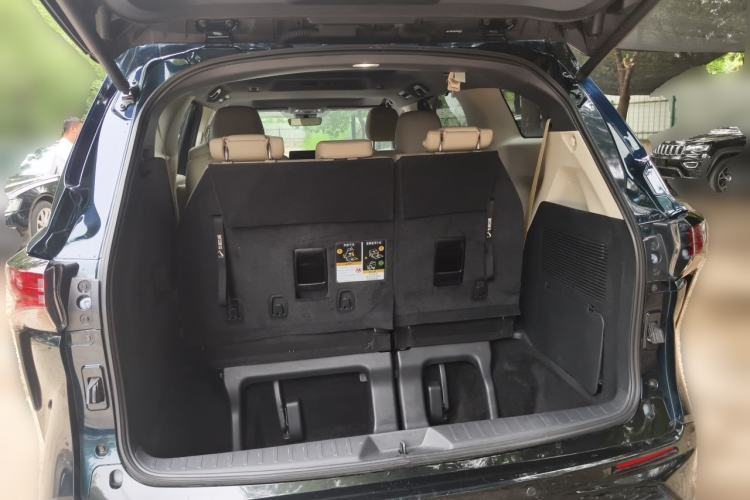 Used Toyota Granvia 2022 2.5L Hybrid Premium Edition Trunk