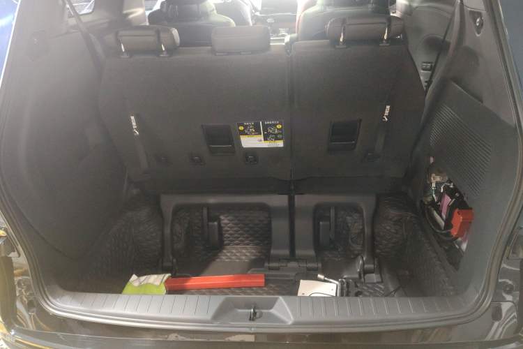 Used Toyota Granvia 2022 2.5L Hybrid Prestige Edition Trunk