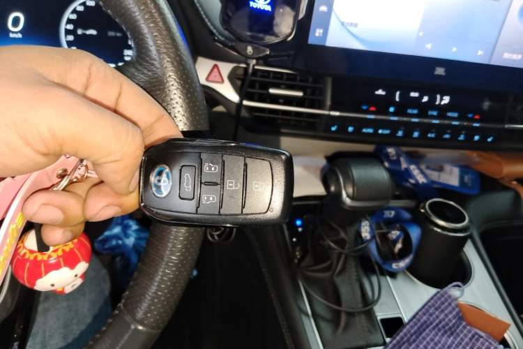 Used Toyota Granvia 2022 2.5L Hybrid Flagship Edition Vehicle Key