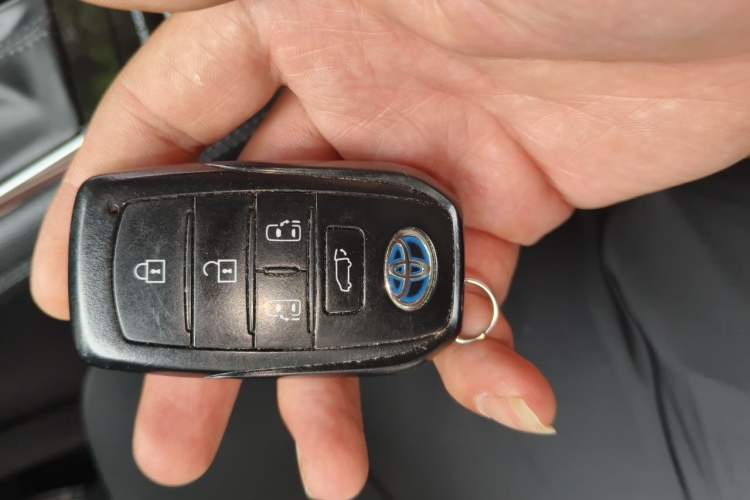 Used Toyota Granvia 2022 2.5L Hybrid Premium Edition Vehicle Key