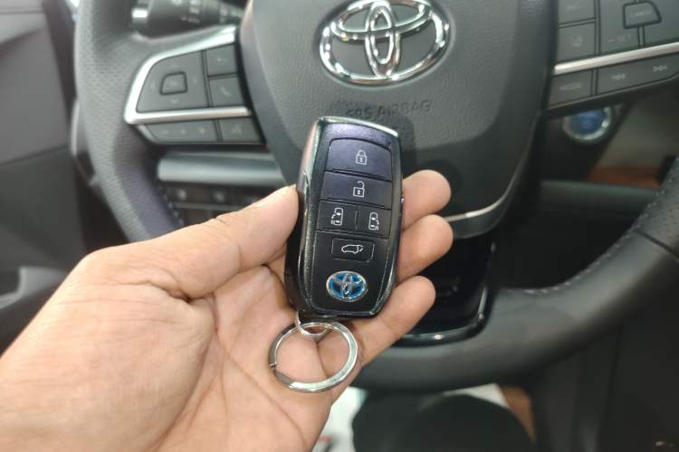 Used Toyota Granvia 2022 2.5L Hybrid Prestige Edition Vehicle Key