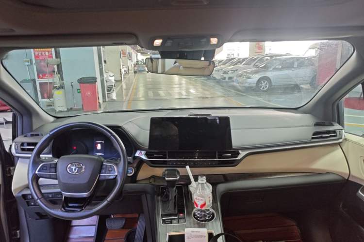 Used Toyota Granvia 2022 2.5L Hybrid Prestige Edition Center Console