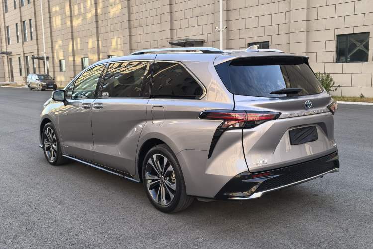 Used Toyota Granvia 2022 2.5L Hybrid Prestige Edition Exterior 3