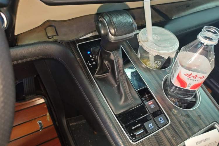 Used Toyota Granvia 2022 2.5L Hybrid Prestige Edition Gear Lever