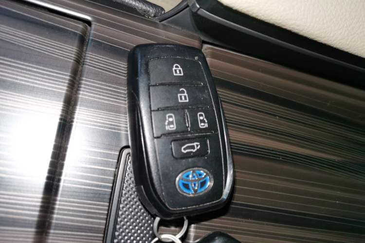Used Toyota Granvia 2022 2.5L Hybrid Prestige Edition Interior 1