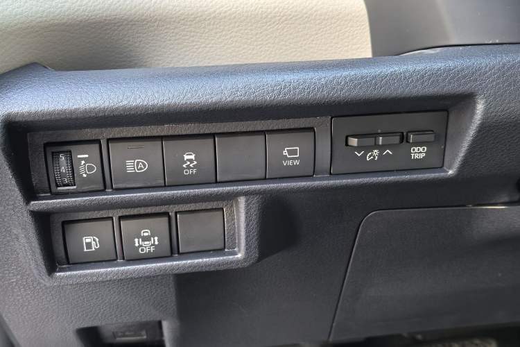 Used Toyota Granvia 2022 2.5L Hybrid Prestige Edition Interior 10