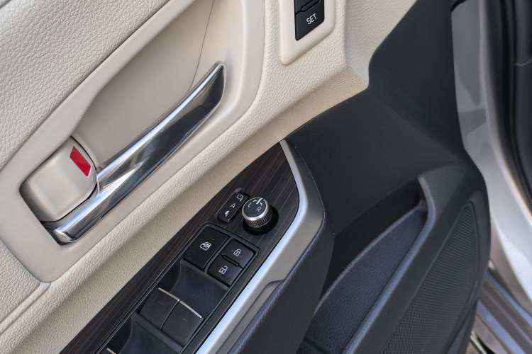 Used Toyota Granvia 2022 2.5L Hybrid Prestige Edition Interior 11
