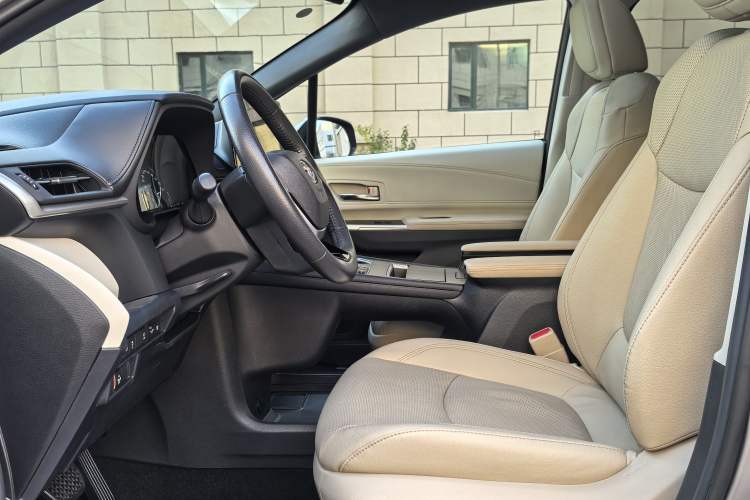 Used Toyota Granvia 2022 2.5L Hybrid Prestige Edition Interior 5