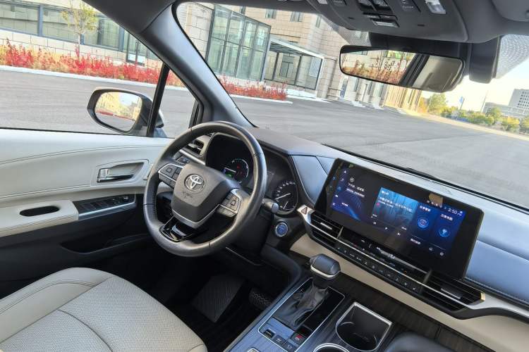 Used Toyota Granvia 2022 2.5L Hybrid Prestige Edition Interior 8