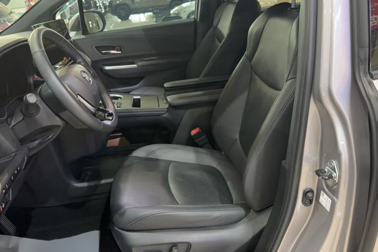 Used Toyota Granvia 2022 2.5L Hybrid Prestige Edition Left Front Seat