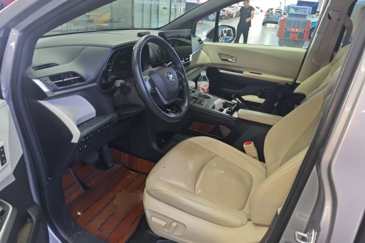 Used Toyota Granvia 2022 2.5L Hybrid Prestige Edition Left Front Seat
