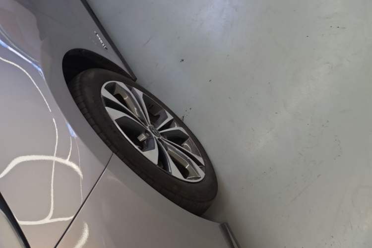 Used Toyota Granvia 2022 2.5L Hybrid Prestige Edition Left Front Wheel Hub