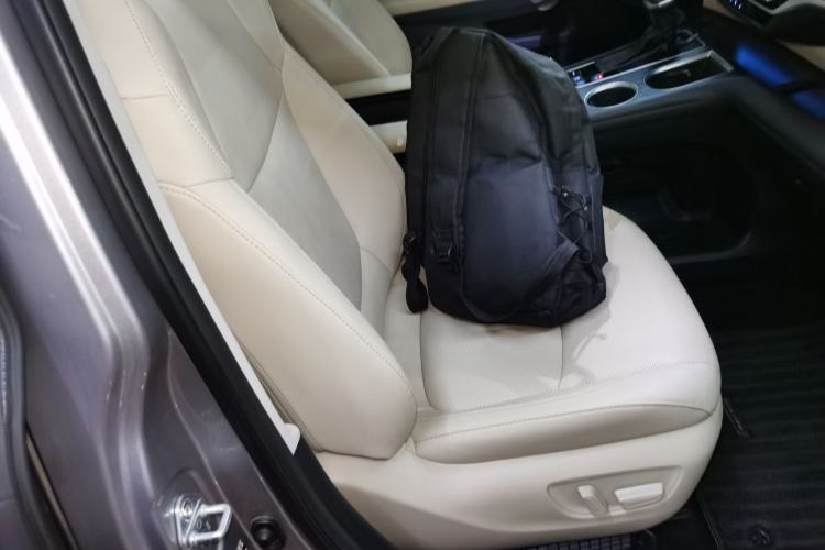 Used Toyota Granvia 2022 2.5L Hybrid Prestige Edition Right Front Seat
