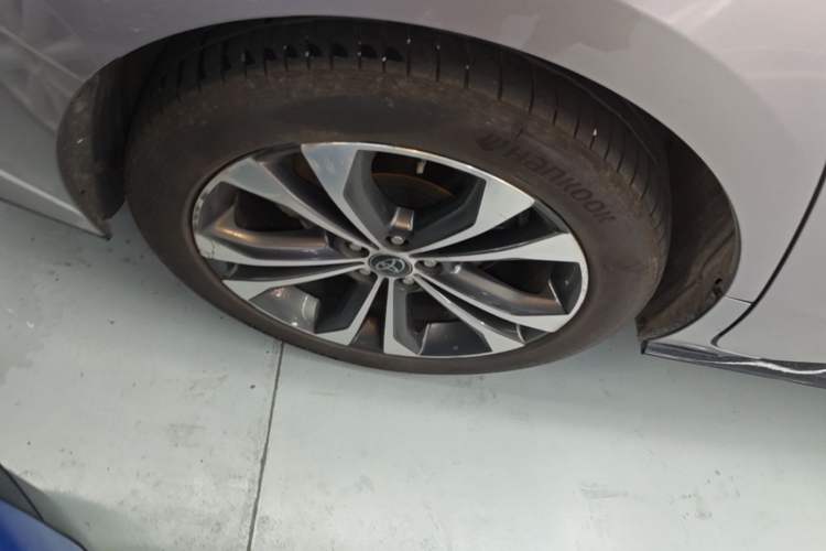 Used Toyota Granvia 2022 2.5L Hybrid Prestige Edition Right Rear Wheel Hub