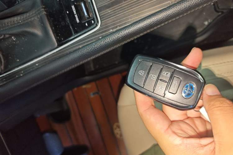 Used Toyota Granvia 2022 2.5L Hybrid Prestige Edition Vehicle Key