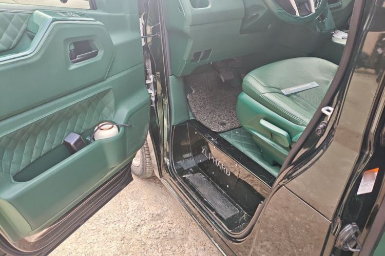 Used Toyota Granvia  Driver Seat