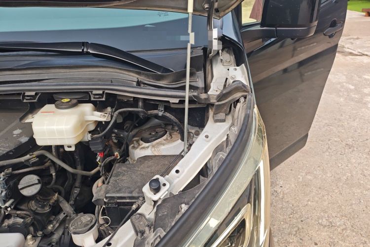Used Toyota Granvia  Engine Bay Left