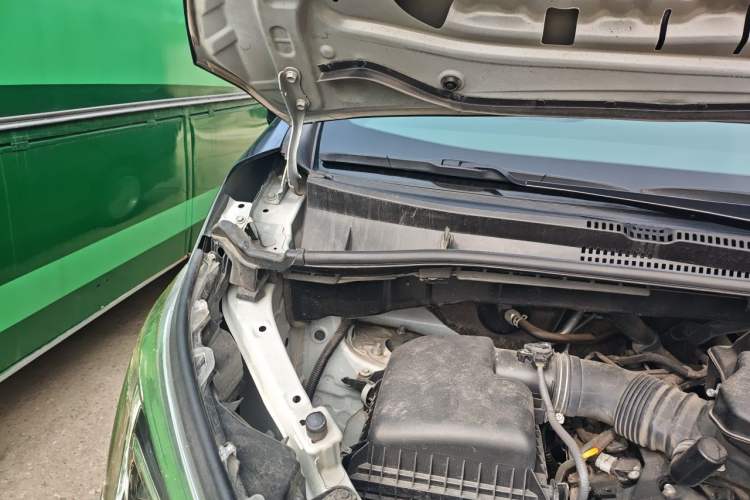 Used Toyota Granvia  Engine Bay Right
