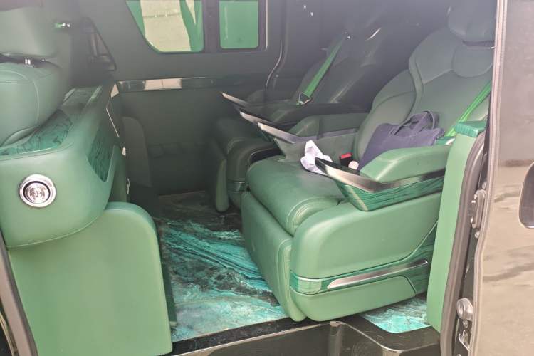 Used Toyota Granvia  Left Rear Seat