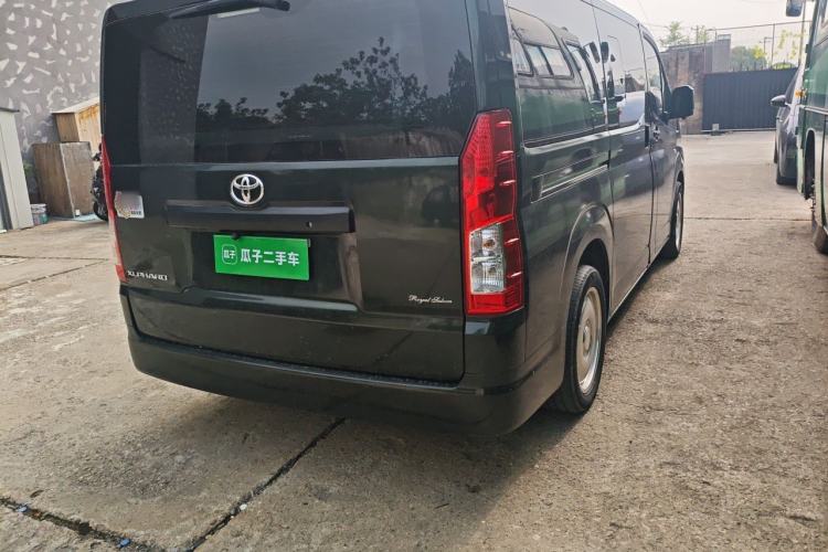 Used Toyota Granvia  Rear Right 45 Deg