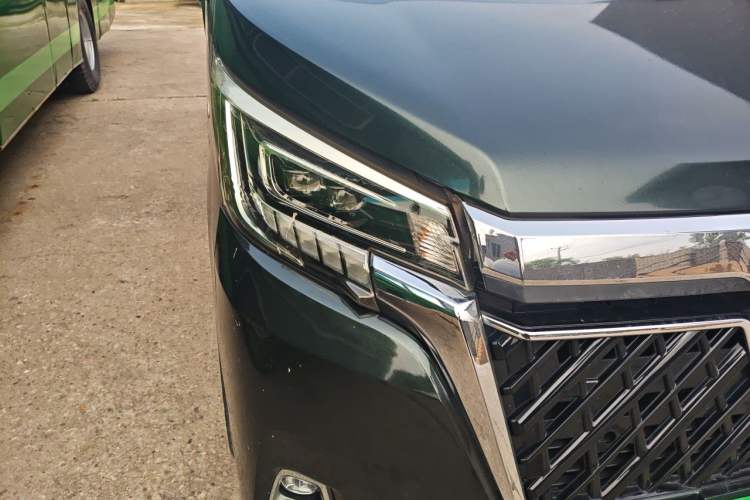 Used Toyota Granvia  Right Front Headlight