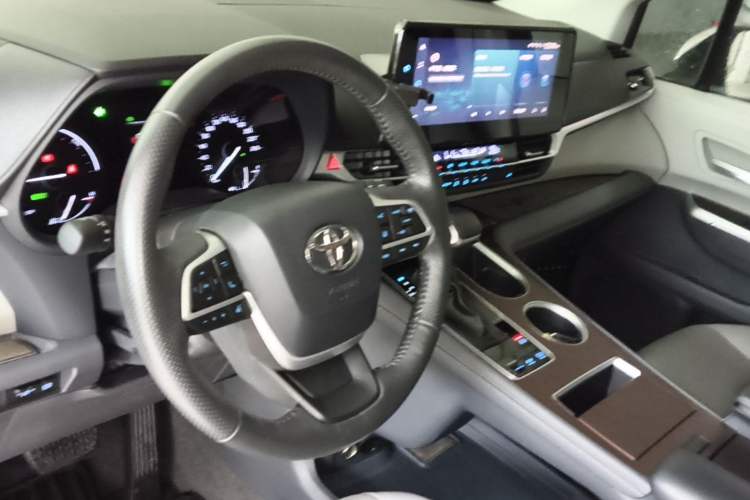 Used Toyota Granvia 2022 2.5L Hybrid Premium Edition Center Console