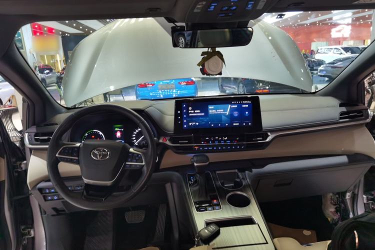 Used Toyota Granvia 2022 2.5L Hybrid Prestige Edition Center Console