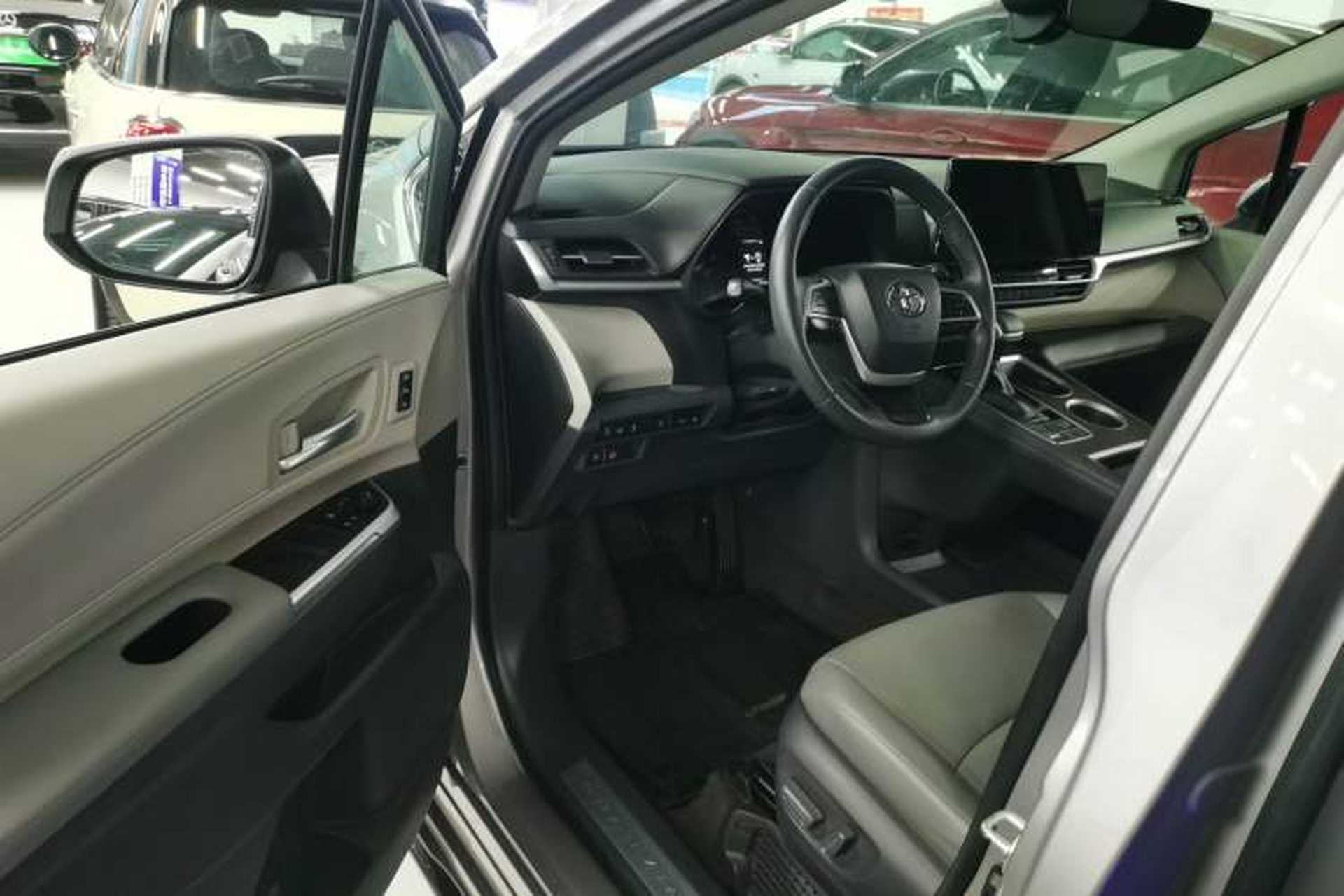Used Toyota Granvia 2022 2.5L Hybrid Premium Edition Driver Seat