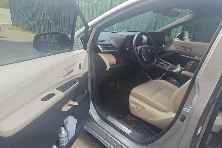 Used Toyota Granvia 2022 2.5L Hybrid Premium Edition Driver Seat