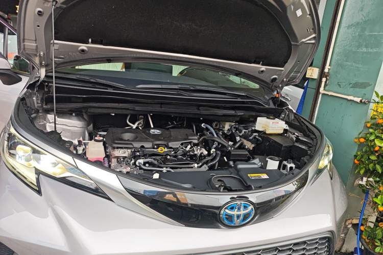 Used Toyota Granvia 2022 2.5L Hybrid Flagship Edition Engine Bay