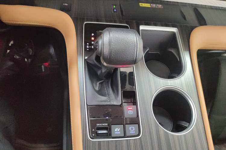 Used Toyota Granvia 2022 2.5L Hybrid Flagship Edition Gear Lever
