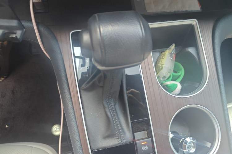 Used Toyota Granvia 2022 2.5L Hybrid Premium Edition Gear Lever