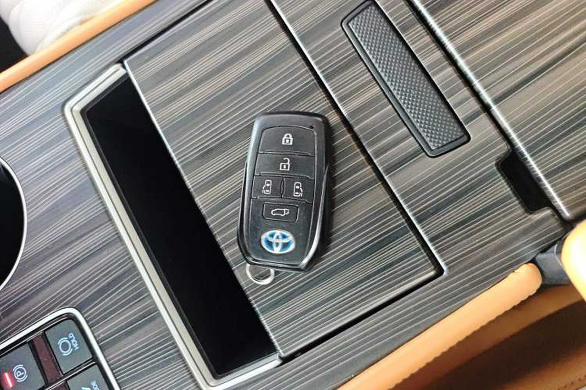 Used Toyota Granvia 2022 2.5L Hybrid Flagship Edition Interior 1