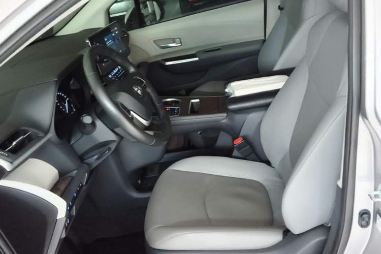 Used Toyota Granvia 2022 2.5L Hybrid Premium Edition Left Front Seat