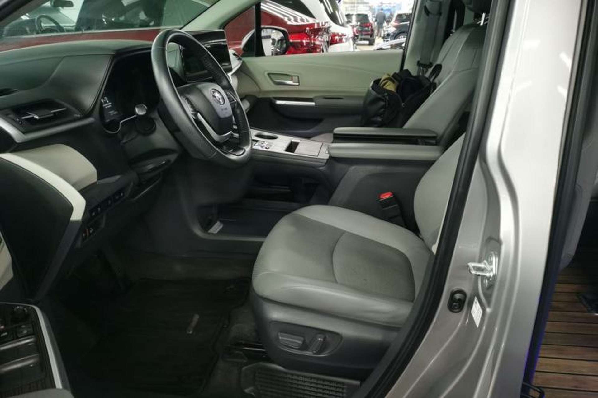 Used Toyota Granvia 2022 2.5L Hybrid Premium Edition Left Front Seat