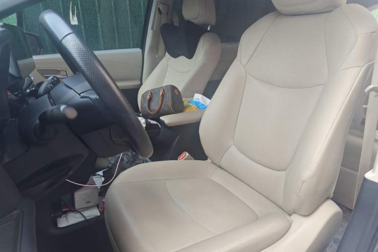 Used Toyota Granvia 2022 2.5L Hybrid Premium Edition Left Front Seat